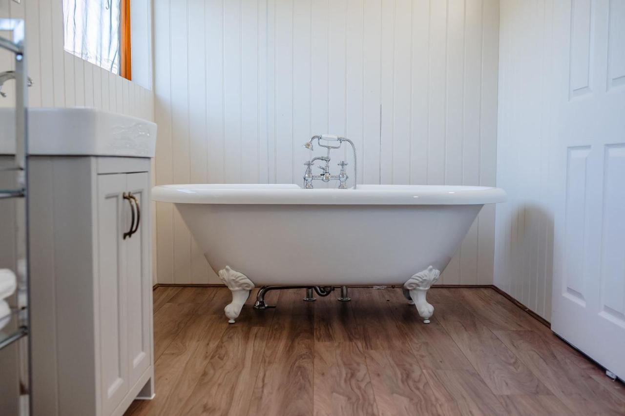 Hencote Vineyard Glamping Village 什鲁斯伯里 外观 照片